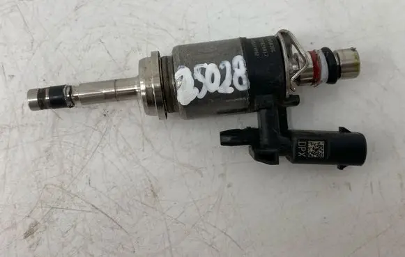 Audi A3 S3 8V Fuel injector 04E906036G