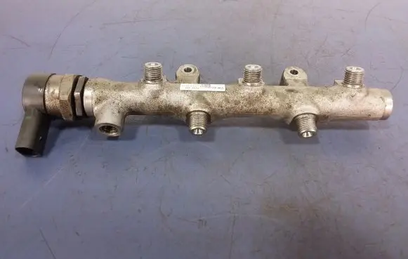 Fuel main line pipe