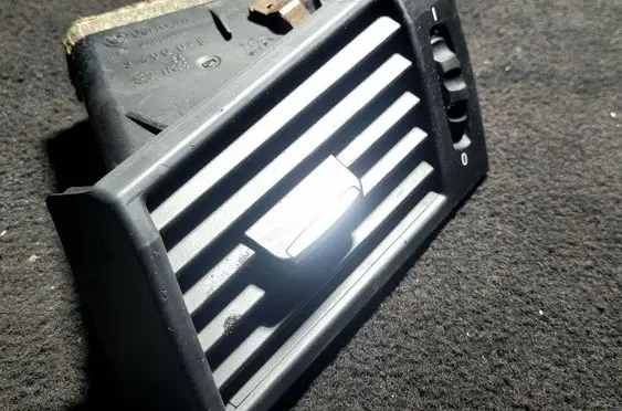 BMW X3 E83 Dashboard side air vent grill/cover trim 3400075