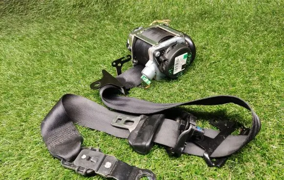Volvo S60 Front seatbelt 39818844 624085200