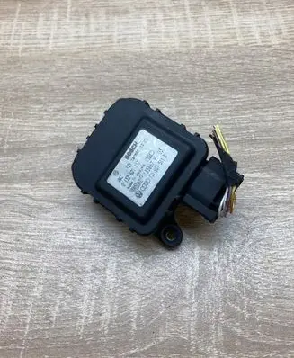 Seat Leon (1M) Air flap motor/actuator 1J1907511D 0132801117