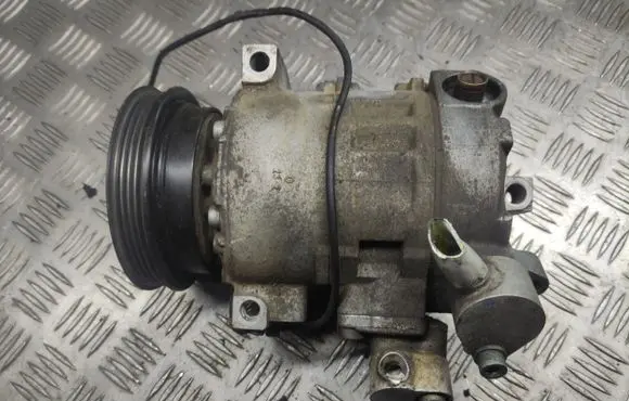 Volkswagen PASSAT B5 Air conditioning (A/C) compressor (pump) 8D0260808
