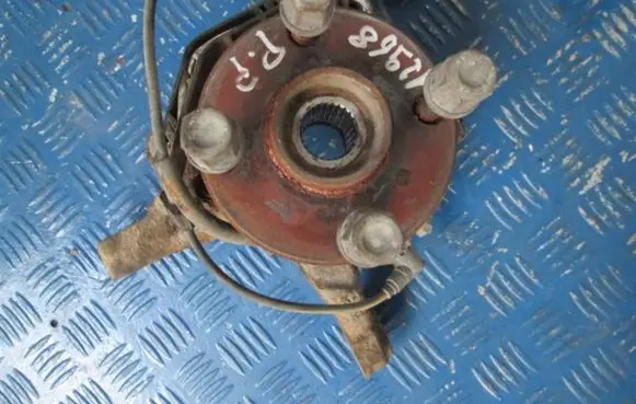 Toyota Corolla E110 Front wheel hub spindle knuckle