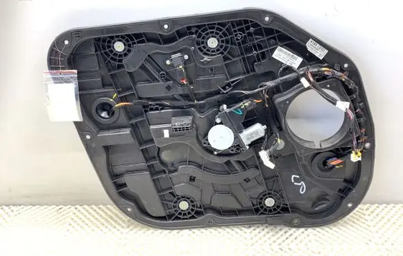 KIA Carens III Front door window regulator with motor 82470A4000