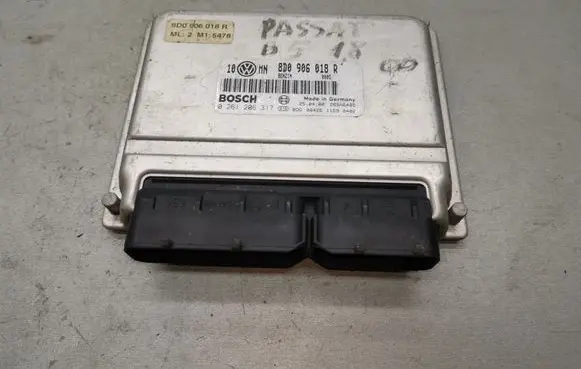 Volkswagen PASSAT B5 Engine control unit/module 8D0906018R 0261206317