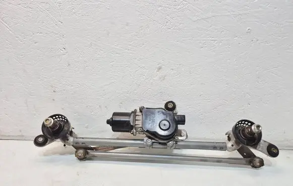Nissan Rogue Front wiper linkage and motor 8206C004