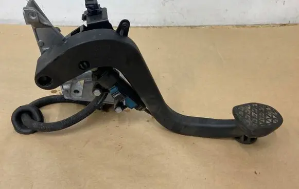 BMW Z4 E85 E86 Pedal assembly 6757932 35112229128 6757792507