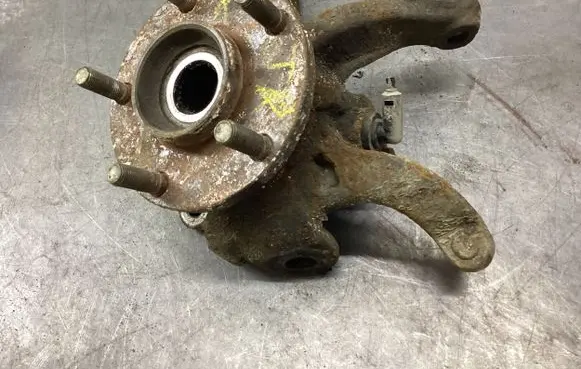 Nissan X-Trail T30 Front wheel hub