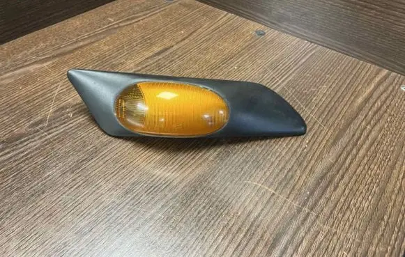Iveco Daily 3rd gen Front fender indicator light 500322577 504104561