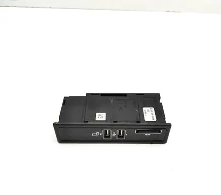 Mercedes-Benz C W205 USB socket connector A253820610002 A2538206100