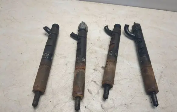 Nissan Micra Fuel injectors set 28232251
