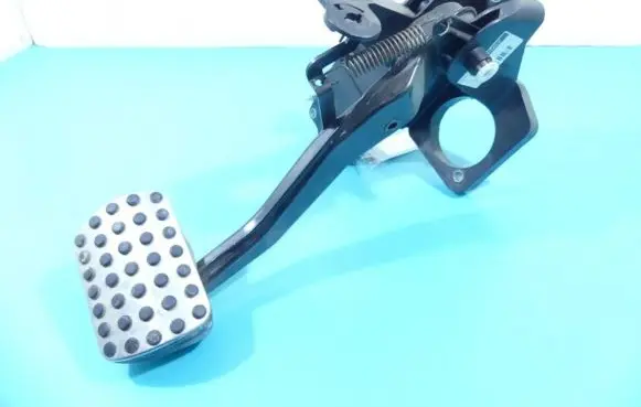 Mercedes-Benz B W245 Accelerator throttle pedal A1692902801 IMPRK1337207
