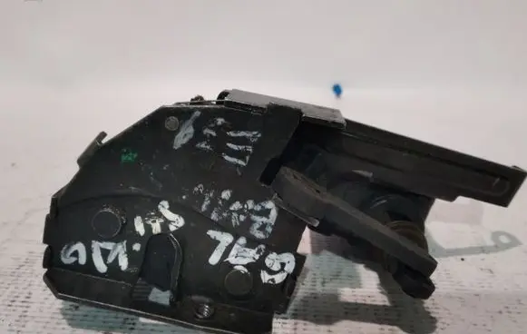 BMW 5 E39 Loading door lock 118384069