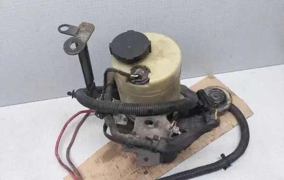Opel Zafira A Power steering pump 24444335