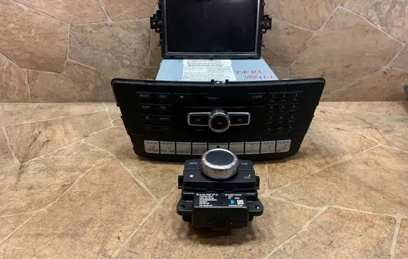 Mercedes-Benz GL X166 Radio/CD/DVD/GPS head unit A1669003901 A1669002109
