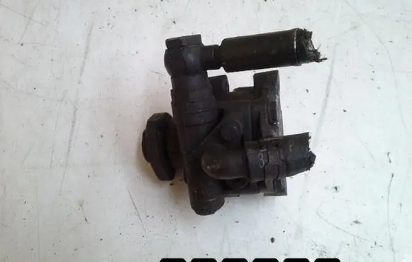 Volkswagen Golf IV Power steering pump 1J04221548