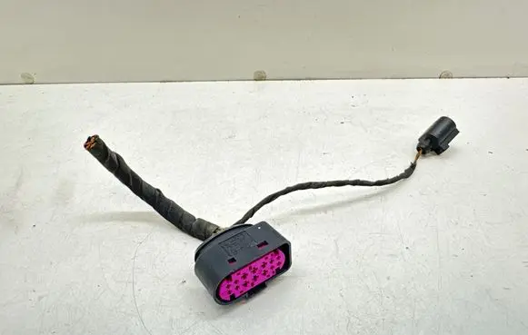 Volkswagen Touran II Headlight/headlamp wiring loom/harness 1J0973737