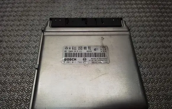 Mercedes-Benz Sprinter W901 W902 W903 W904 Engine control unit/module A6111530891 0281011744