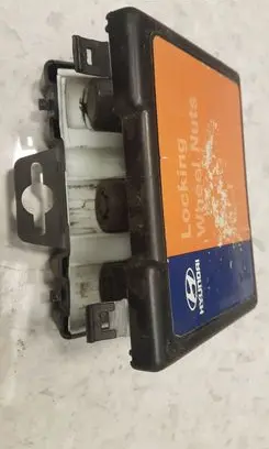 Hyundai Santa Fe Anti-theft wheel nuts and lock 