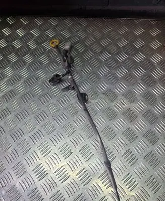 Toyota RAV 4 (XA40) Oil level dip stick 