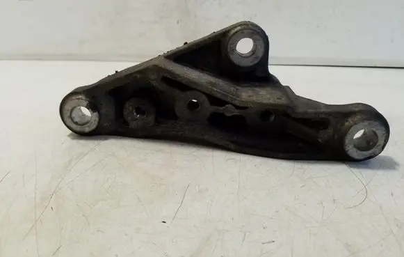 Chevrolet Captiva Gearbox mounting bracket X00650