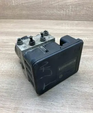 Volkswagen Golf V ABS Pump 1K0907379Q 1K0614517M