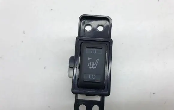 Nissan Leaf I (ZE0) Seat heating switch 689T33NA0A