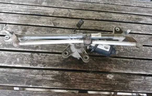 Opel Vectra C Front wiper linkage and motor