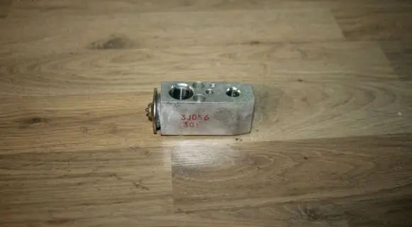 Nissan X-Trail T30 Air conditioning (A/C) expansion valve 