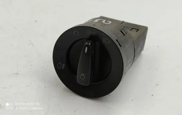 Volkswagen Golf IV Light switch 1C0941531
