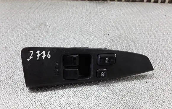 Toyota Corolla Verso E121 Electric window control switch 8404013060