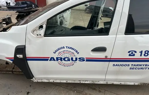 Dacia Duster II Front door