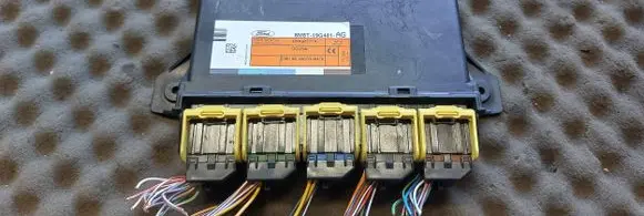 Ford Kuga I Comfort/convenience module 8M5T19G481AG 5WK48777K