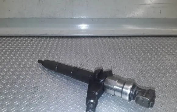 Nissan Primera Fuel injector 16600AU600