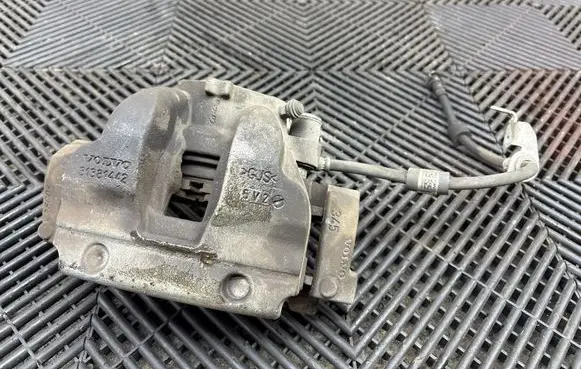 Volvo XC90 Front brake caliper 31381442