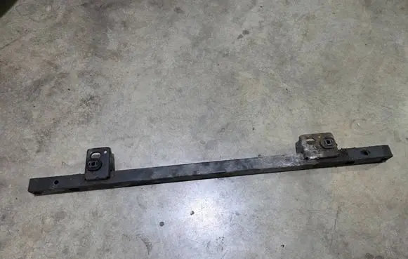 Radiator mount bracket