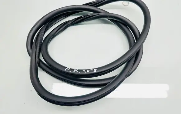 Citroen C5 Aircross Front door rubber seal 