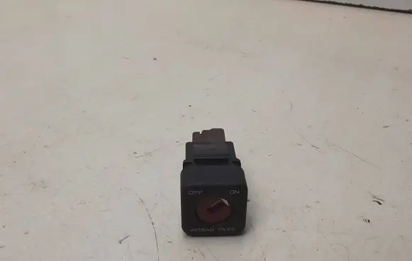 Passenger airbag on/off switch