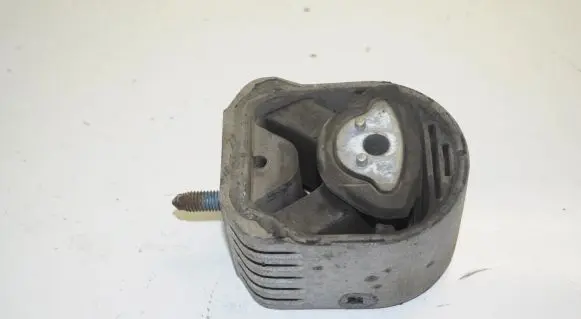 Mercedes-Benz A W169 Engine mount bracket