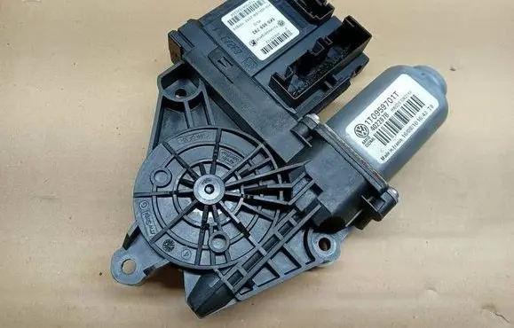Skoda Octavia Mk2 (1Z) Front door window regulator motor 1T0959701T HW009SW21XX 402297B