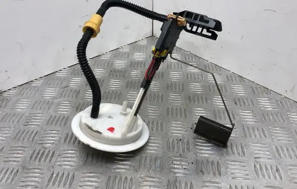 BMW 5 E60 E61 Fuel level sensor 6765849 686132 0580