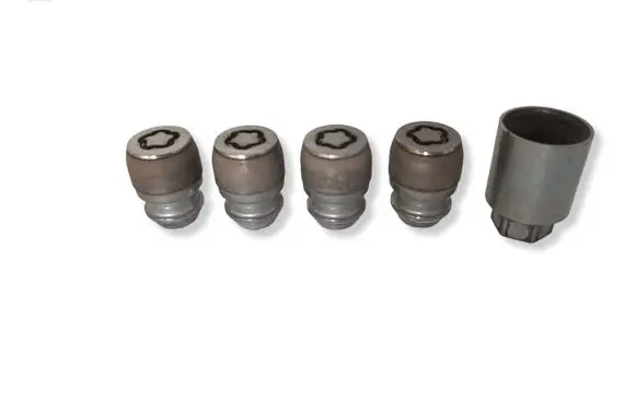 Chrysler Pacifica Anti-theft wheel nuts and lock 