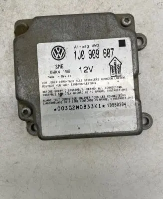 Volkswagen PASSAT B5 Airbag control unit/module 1J0909607 19980304 5WK4199