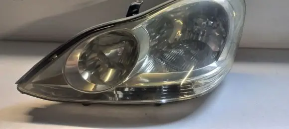 Toyota Avensis Verso Headlight/headlamp