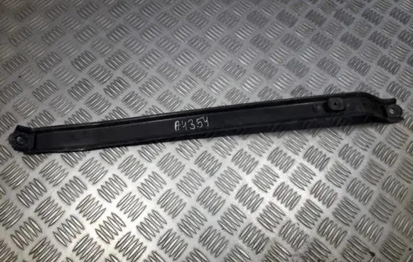 Fuel tank mounting bracket