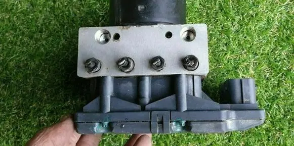 Volkswagen Golf IV ABS Pump 1C0907379