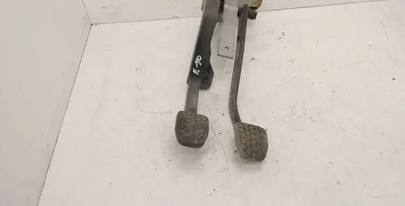 BMW 3 E36 Pedal assembly 1161962