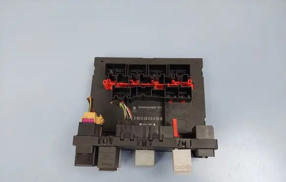 Volkswagen Golf V Comfort/convenience module 1K0937049K F005V00456
