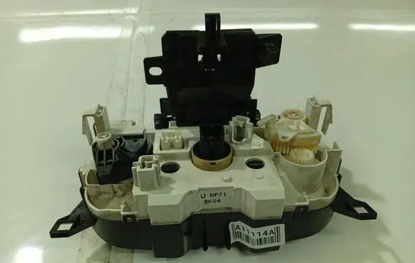 Mazda 2 Climate control unit UDF71