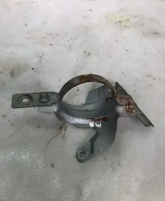 Mercedes-Benz B W246 W242 Muffler mount bracket/holder A2465040040